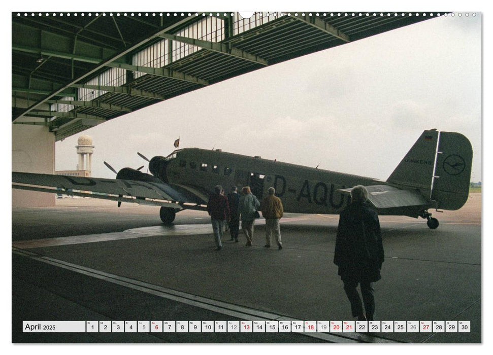 Junkers Ju-52 Rundflug über Berlin (CALVENDO Premium Wandkalender 2025)