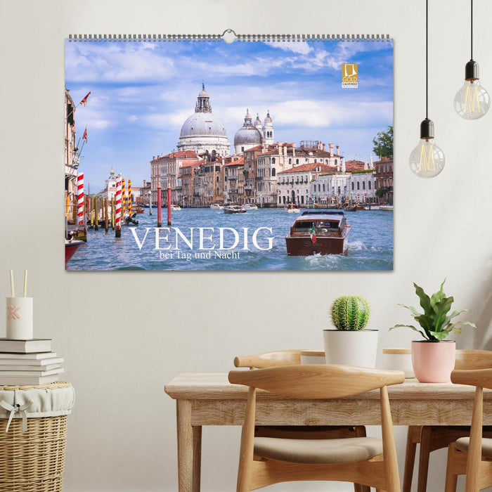 Venedig bei Tag und Nacht (CALVENDO Wandkalender 2025)