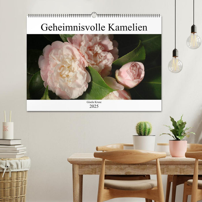 Geheimnisvolle Kamelien (CALVENDO Wandkalender 2025)