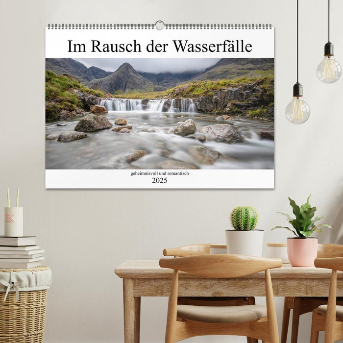 Im Rausch der Wasserfälle - geheimnisvoll und romantisch (CALVENDO Wandkalender 2025)