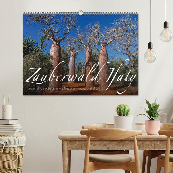 Zauberwald Ifaty · Traumhafte Baobabs in Madagaskar (CALVENDO Wandkalender 2025)