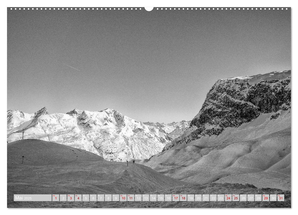 Arlberg black and white (CALVENDO Premium Wandkalender 2025)