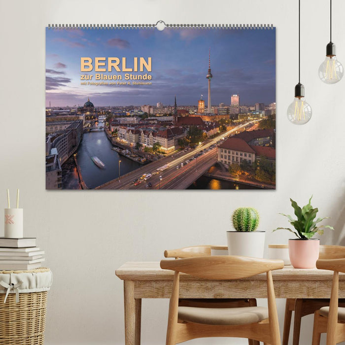 Berlin zur Blauen Stunde - 12 Berliner Sehenswürdigkeiten (CALVENDO Wandkalender 2025)