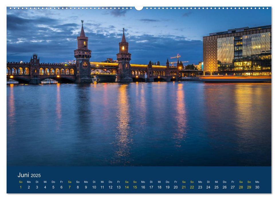 Berlin zur Blauen Stunde - 12 Berliner Sehenswürdigkeiten (CALVENDO Wandkalender 2025)