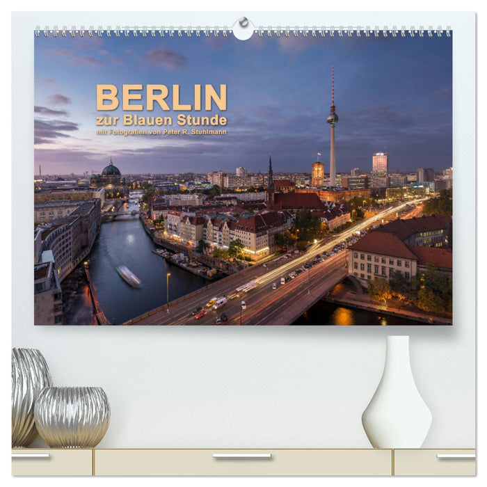 Berlin zur Blauen Stunde - 12 Berliner Sehenswürdigkeiten (CALVENDO Premium Wandkalender 2025)