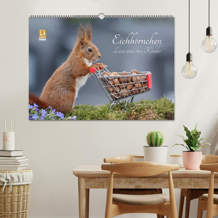 Eichhörnchen Luna und ihre Kinder (CALVENDO Wandkalender 2025)