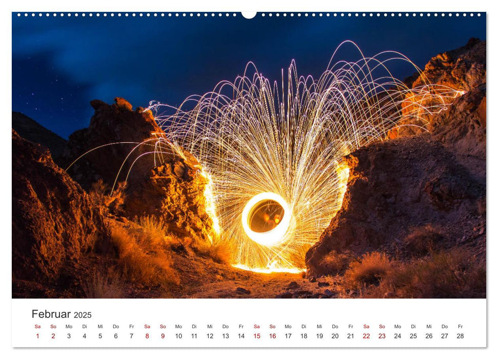 Lightpainting - Malen mit Licht und Zeit (CALVENDO Premium Wandkalender 2025)