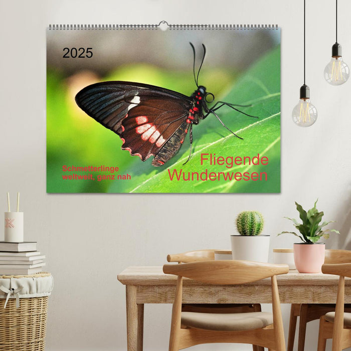 Fliegende Wunderwesen. Schmetterlinge weltweit, ganz nah (CALVENDO Wandkalender 2025)