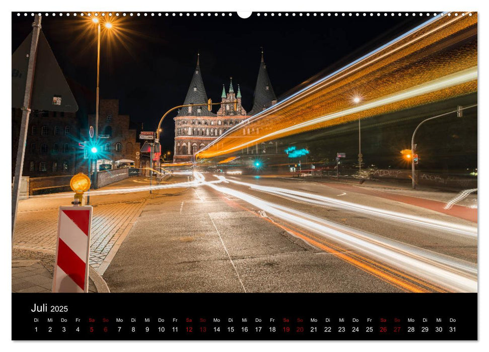 Eine Nacht in Lübeck (CALVENDO Premium Wandkalender 2025)