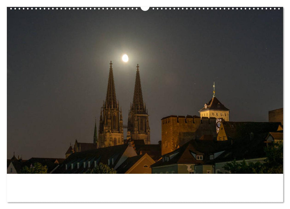 Regensburg bei Nacht (CALVENDO Premium Wandkalender 2025)