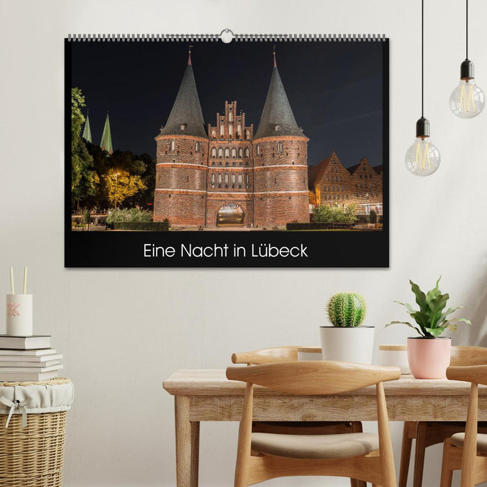 Eine Nacht in Lübeck (CALVENDO Wandkalender 2025)