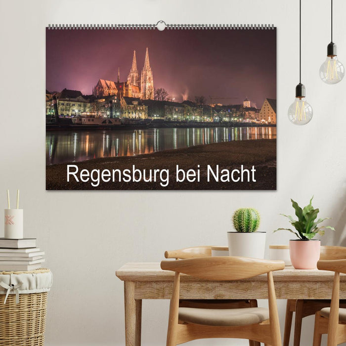 Regensburg bei Nacht (CALVENDO Wandkalender 2025)