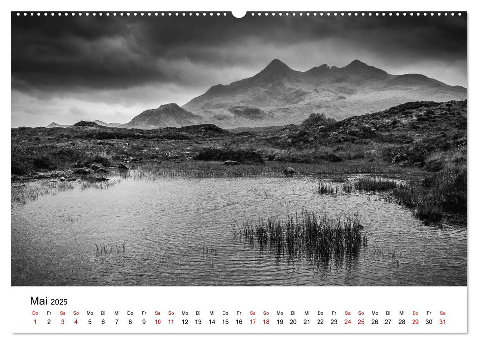 Skye in Monochrom (CALVENDO Premium Wandkalender 2025)