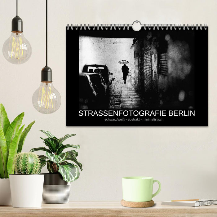 Strassenfotografie Berlin. schwarz/weiß - abstrakt - minimalistisch (CALVENDO Wandkalender 2025)