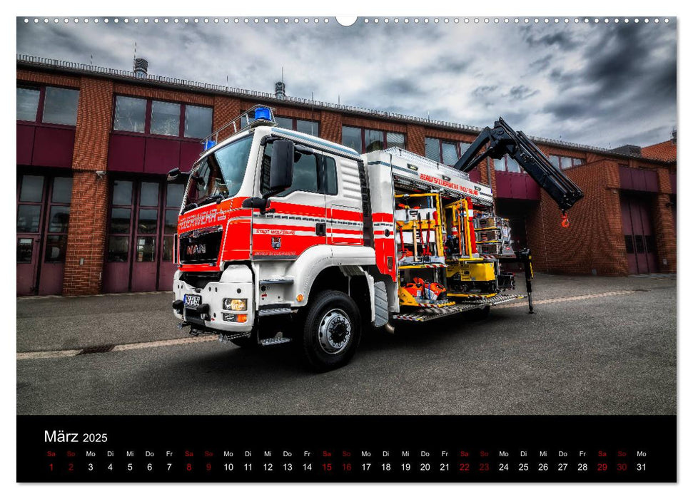 Feuerwehr und Rettungsdienst (CALVENDO Premium Wandkalender 2025)