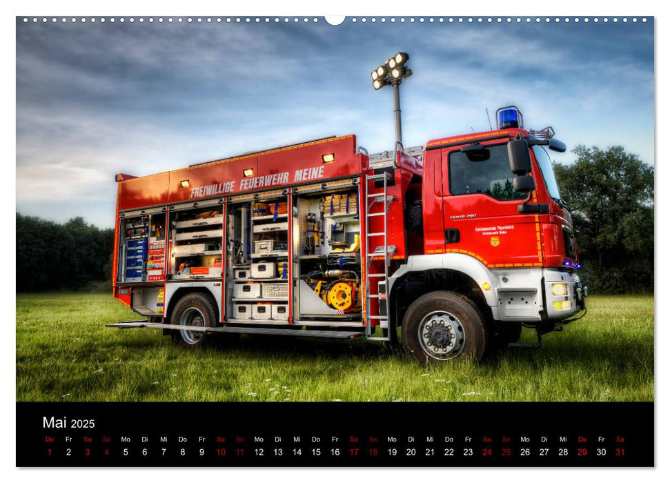 Feuerwehr und Rettungsdienst (CALVENDO Premium Wandkalender 2025)