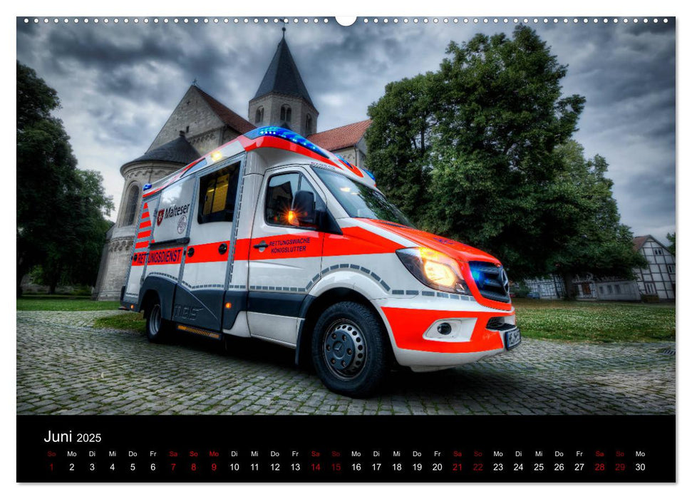 Feuerwehr und Rettungsdienst (CALVENDO Premium Wandkalender 2025)