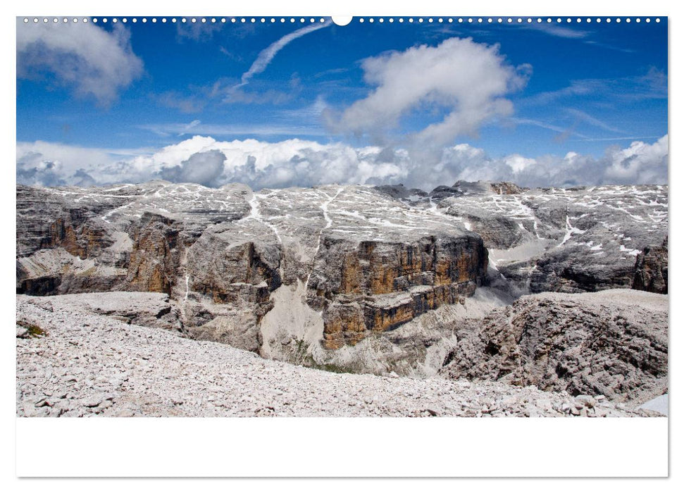 Hoch oben in den DOLOMITEN (CALVENDO Wandkalender 2025)