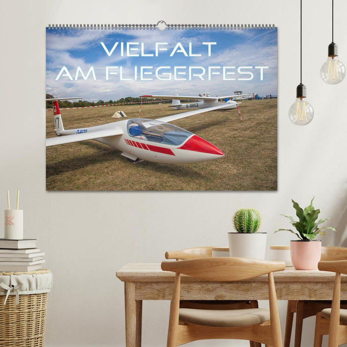 Vielfalt am Fliegerfest (CALVENDO Wandkalender 2025)