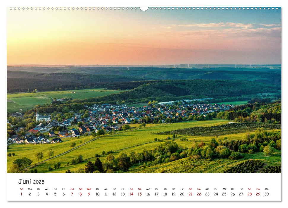 Das Sauerland bei Brilon aus der Vogelperspektive (CALVENDO Premium Wandkalender 2025)