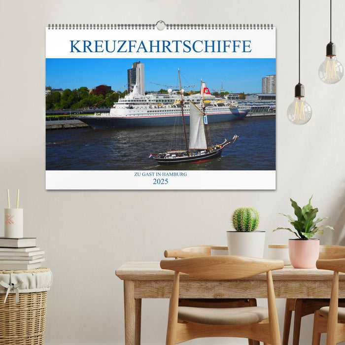 Kreuzfahrtschiffe zu Gast in Hamburg (CALVENDO Wandkalender 2025)