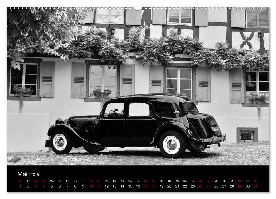 Citroën 11 CV Traction Avant in schwarzweiss (CALVENDO Premium Wandkalender 2025)