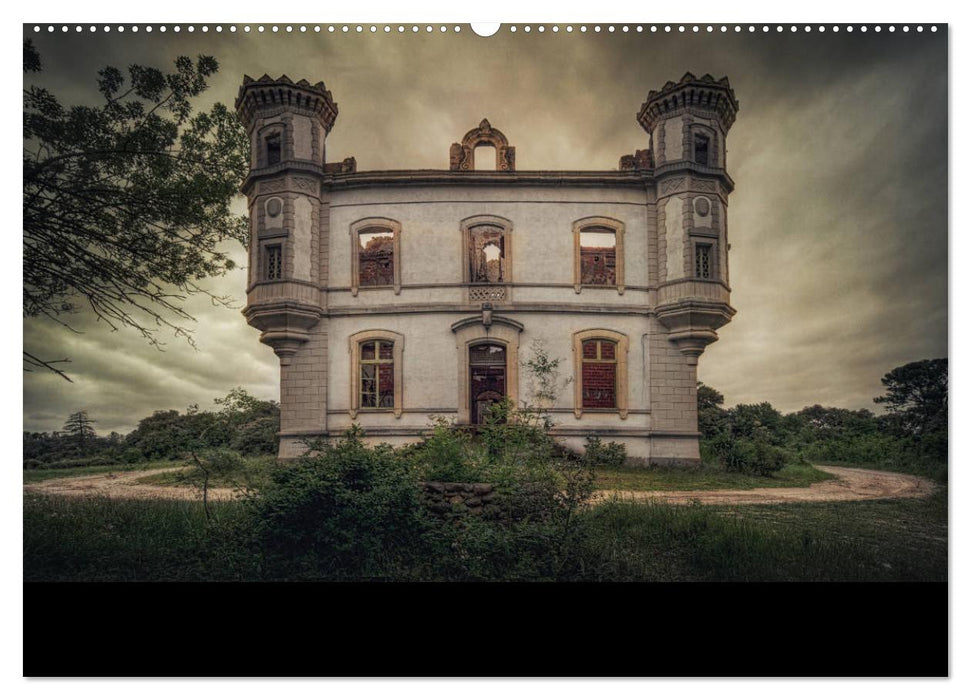 Auch von außen haben Lost Places ihren Charme (CALVENDO Premium Wandkalender 2025)