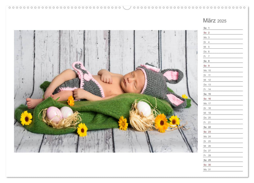 Aller Anfang ist klein - Babykalender mit Noah (CALVENDO Premium Wandkalender 2025)