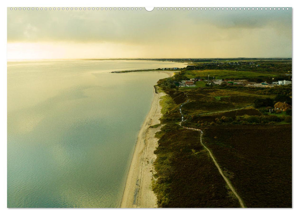 Ein Blick auf die Nordseeinsel Sylt (CALVENDO Premium Wandkalender 2025)