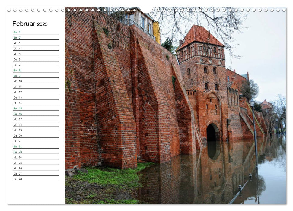 Tangermünde - Fachwerk- und Backsteinbauten-Stadt an der Elbe (CALVENDO Wandkalender 2025)