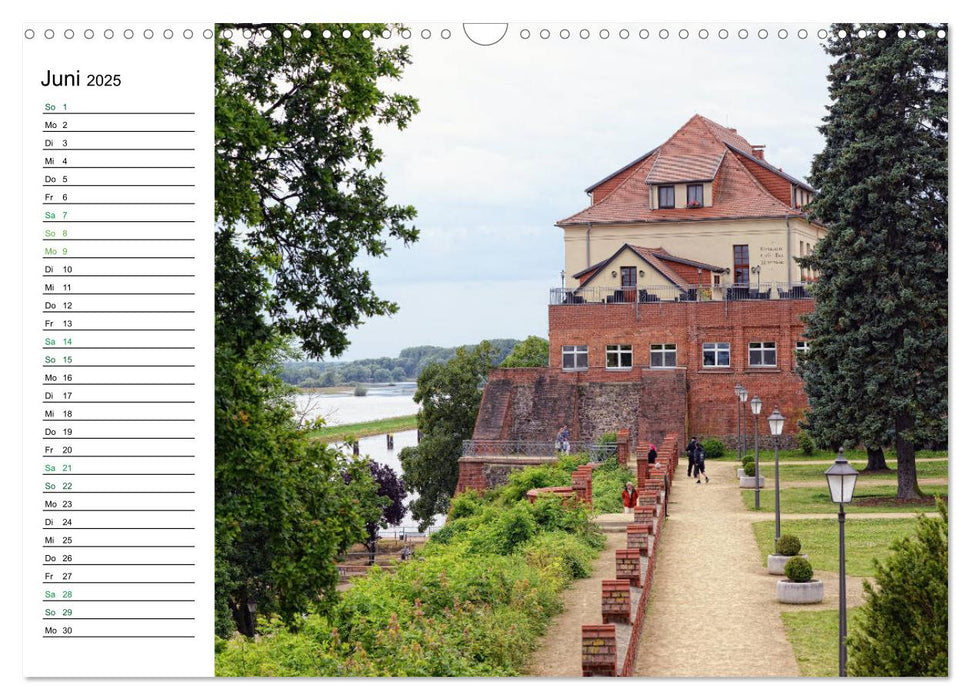 Tangermünde - Fachwerk- und Backsteinbauten-Stadt an der Elbe (CALVENDO Wandkalender 2025)