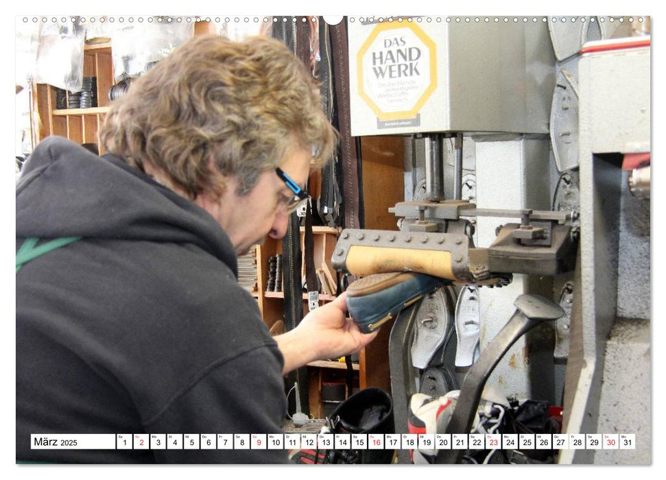 Das Handwerk der Schuhmacher (CALVENDO Premium Wandkalender 2025)