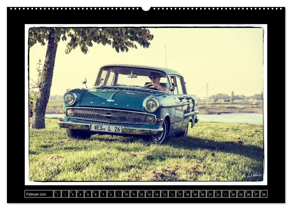 Oldtimer perfekt insziniert (CALVENDO Premium Wandkalender 2025)