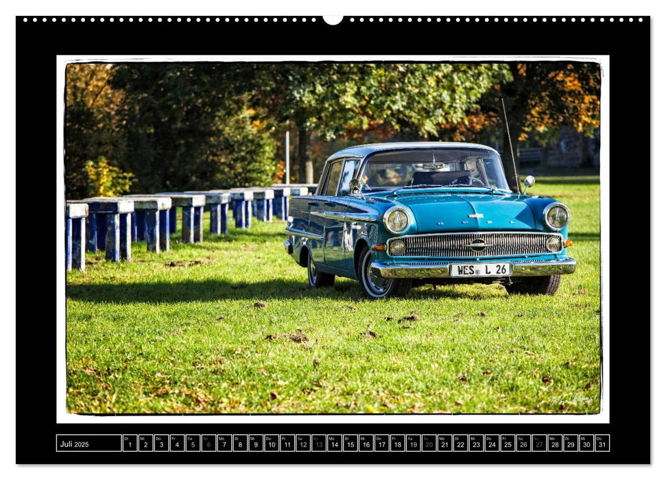 Oldtimer perfekt insziniert (CALVENDO Premium Wandkalender 2025)