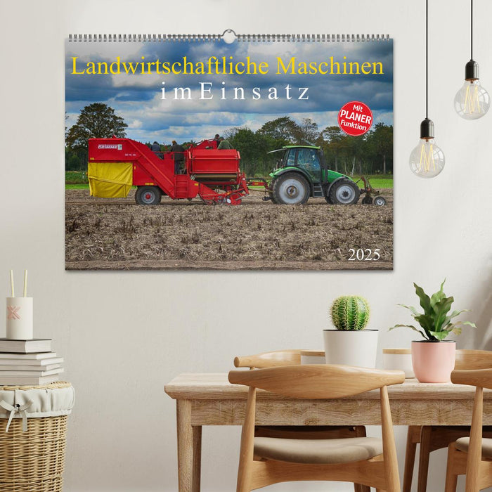 Landwirtschaftliche Maschinen im Einsatz (CALVENDO Wandkalender 2025)