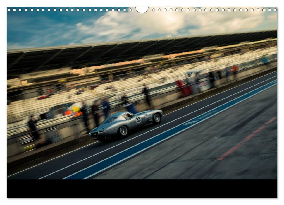 Leaping Cats - Jaguar E-Types on Track (CALVENDO Wandkalender 2025)