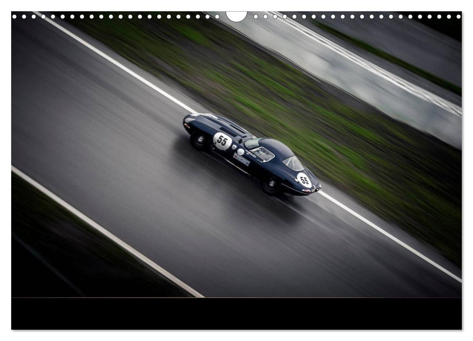 Leaping Cats - Jaguar E-Types on Track (CALVENDO Wandkalender 2025)