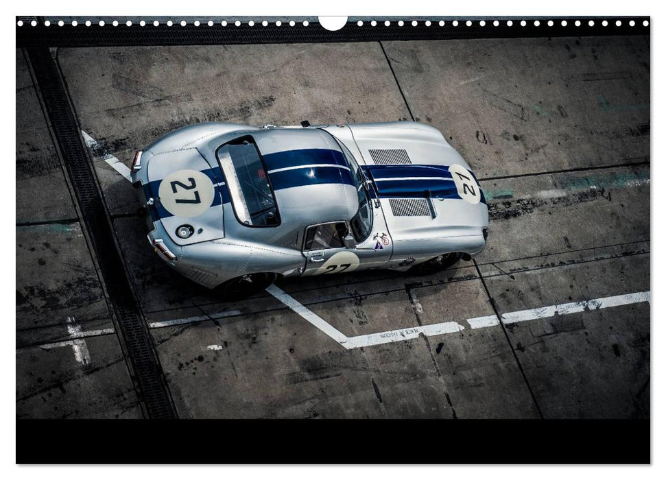 Leaping Cats - Jaguar E-Types on Track (CALVENDO Wandkalender 2025)