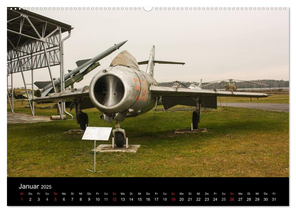 Hubschrauber und Kampfflugzeuge der NVA (CALVENDO Premium Wandkalender 2025)