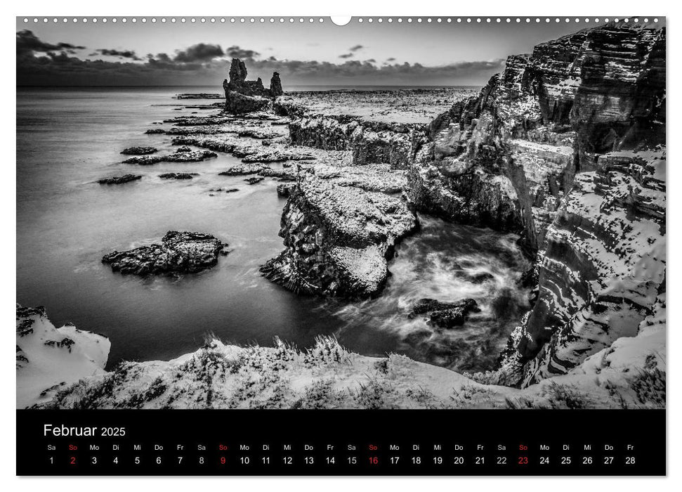 Island in Schwarzweiß (CALVENDO Premium Wandkalender 2025)