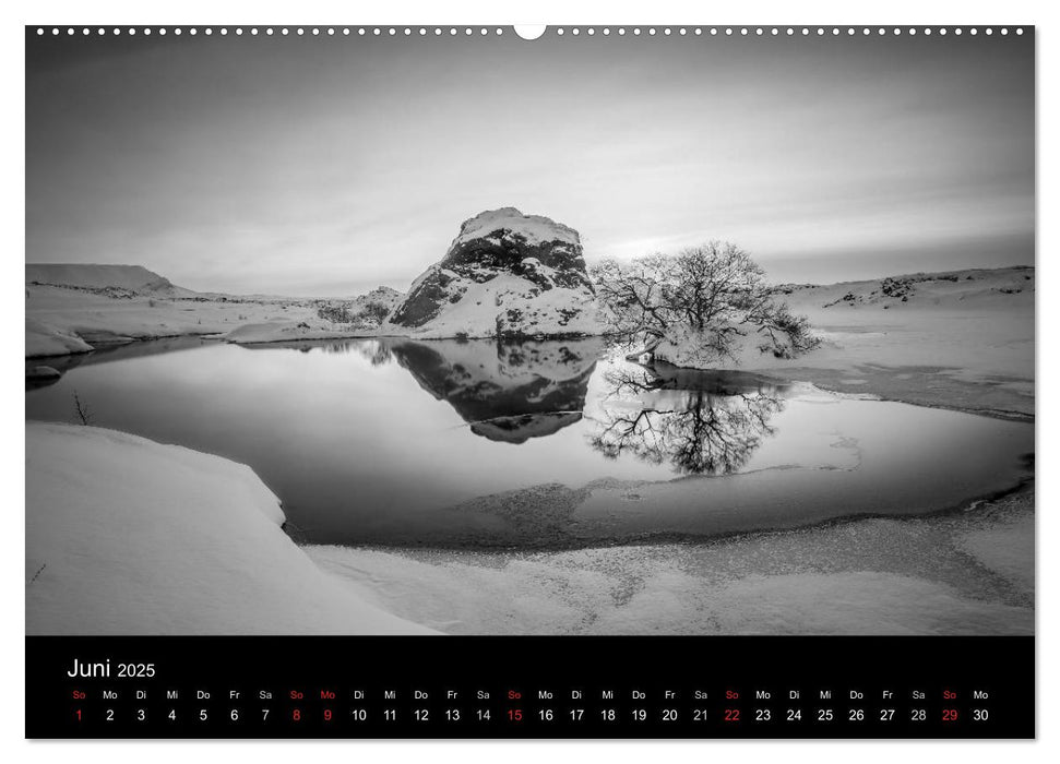 Island in Schwarzweiß (CALVENDO Premium Wandkalender 2025)