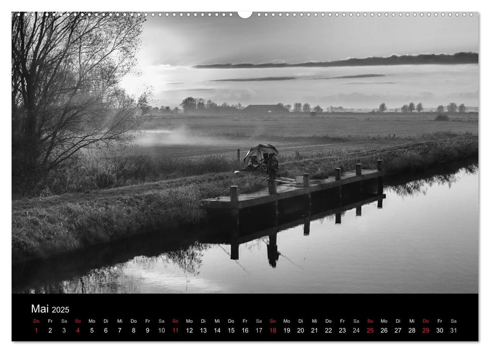 Ost-Friesische Schwarz-Weiß-Ansichten (CALVENDO Premium Wandkalender 2025)