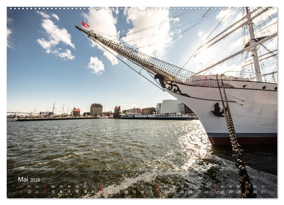 Im Osten viel Schönes - Stralsund (CALVENDO Premium Wandkalender 2025)