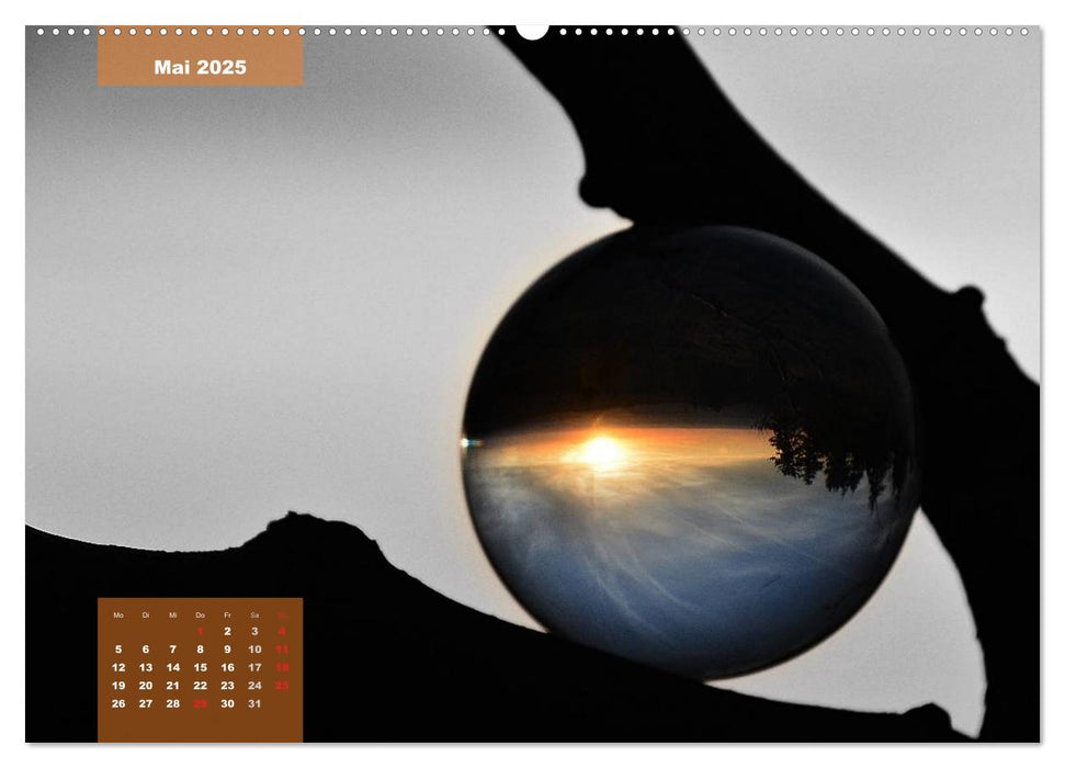 Die bunte Welt in der Kugel - neue Blickwinkel (CALVENDO Wandkalender 2025)