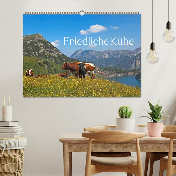 Friedliche Kühe (CALVENDO Wandkalender 2025)