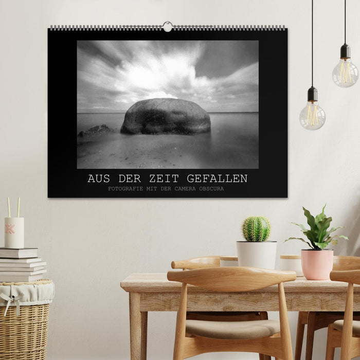 Aus der Zeit gefallen - Fotografie mit der Camera Obscura (CALVENDO Wandkalender 2025)