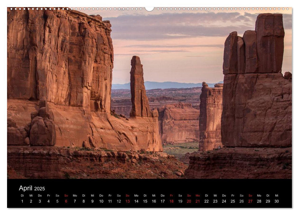 Magische Bergwelten (CALVENDO Premium Wandkalender 2025)