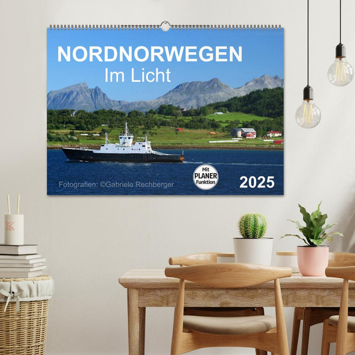 Nordnorwegen im Licht (CALVENDO Wandkalender 2025)