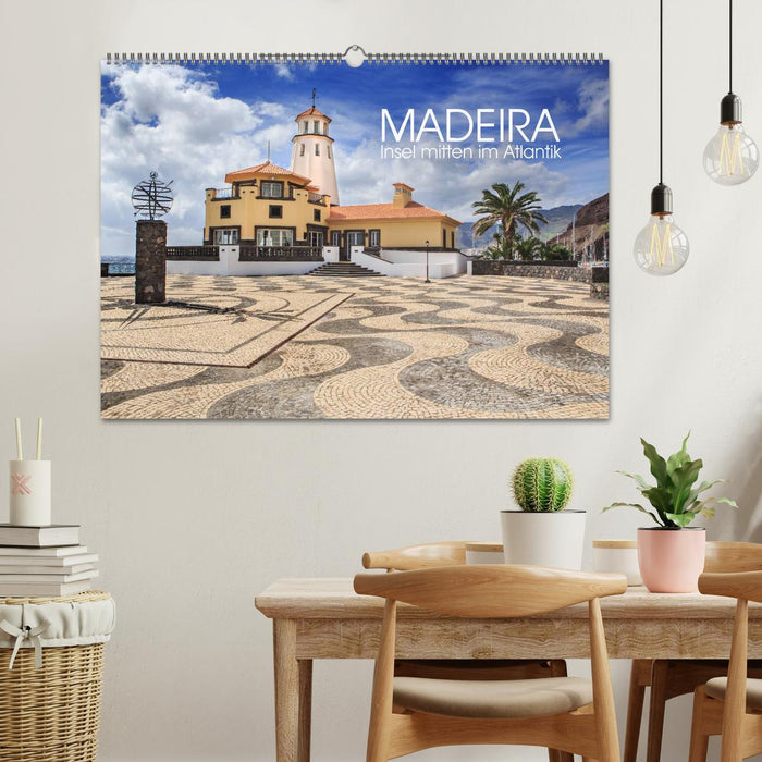 Madeira - Insel mitten im Atlantik (CALVENDO Wandkalender 2025)