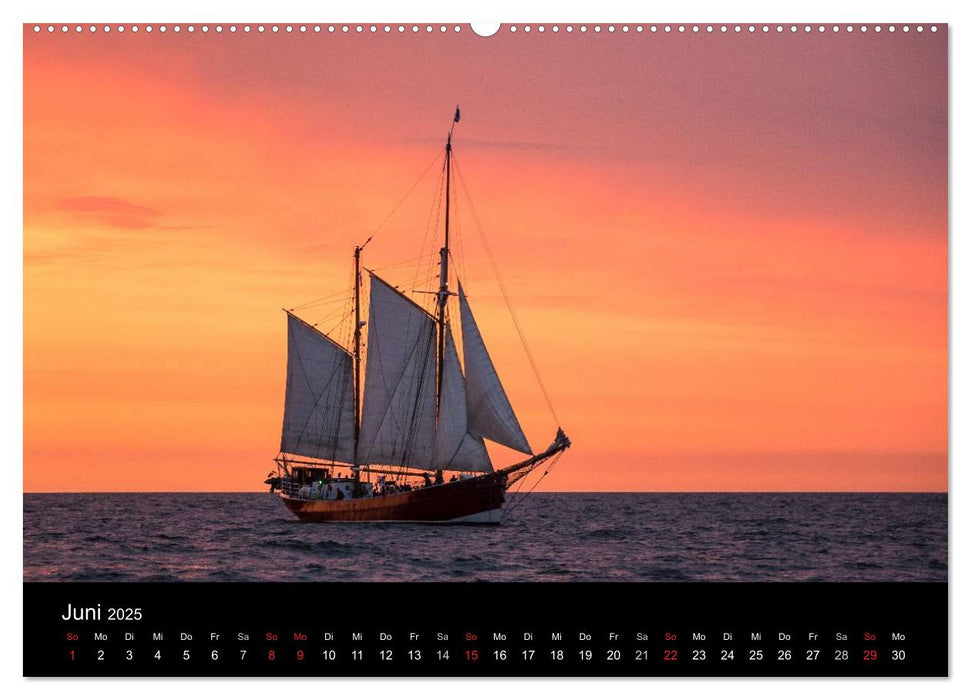 Windjammer auf der Ostsee im Abendlicht (CALVENDO Premium Wandkalender 2025)